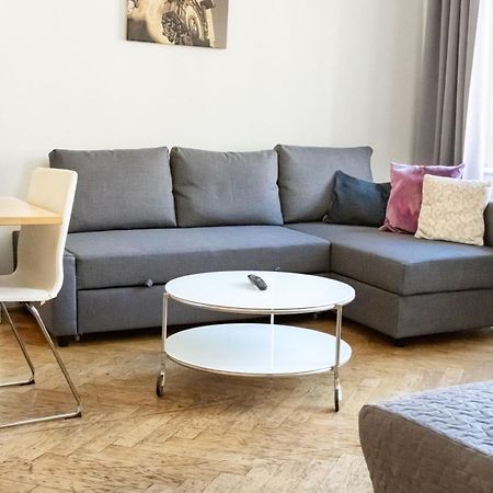 Apartments In Mala Strana - 10 Minutes From Charles Bridge Prague Exterior photo
