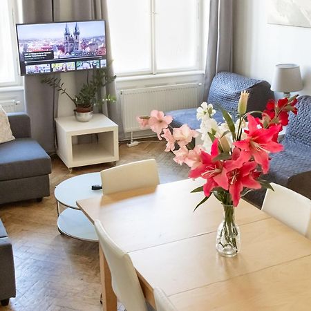 Apartments In Mala Strana - 10 Minutes From Charles Bridge Prague Exterior photo